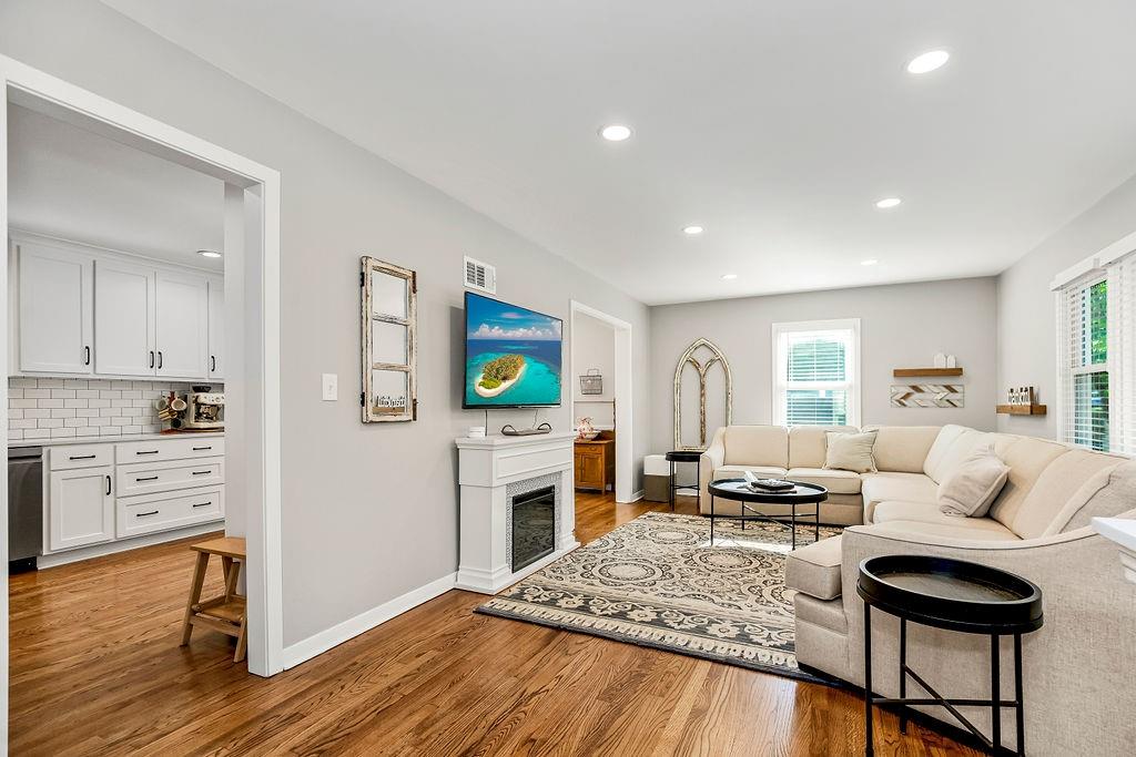 5710 W 101st Terrace