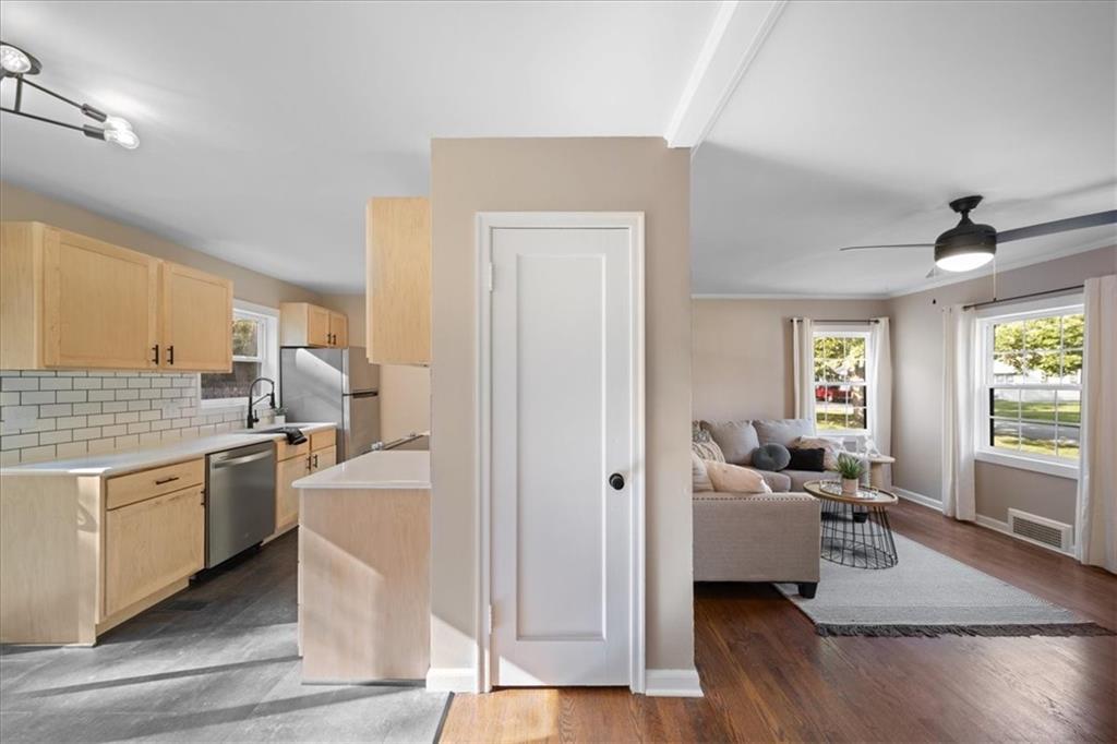 8016 Washington Street