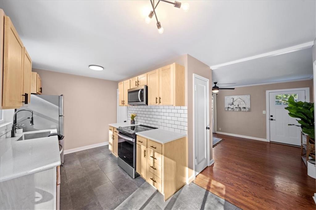 8016 Washington Street