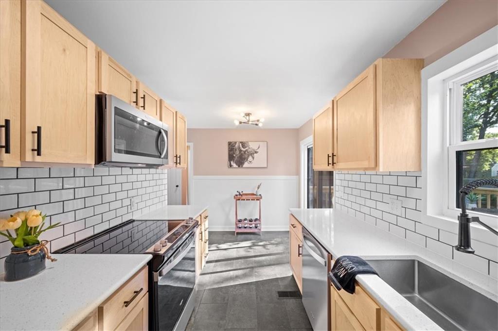 8016 Washington Street