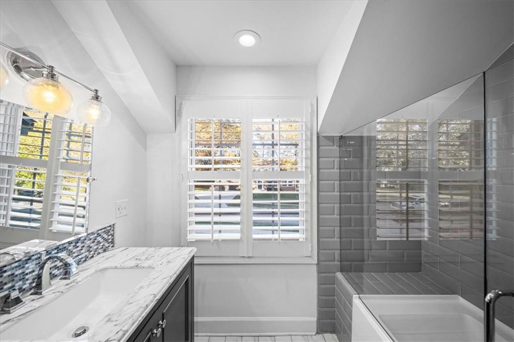 1259 W 67th Terrace