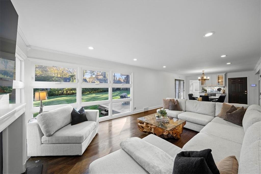1259 W 67th Terrace