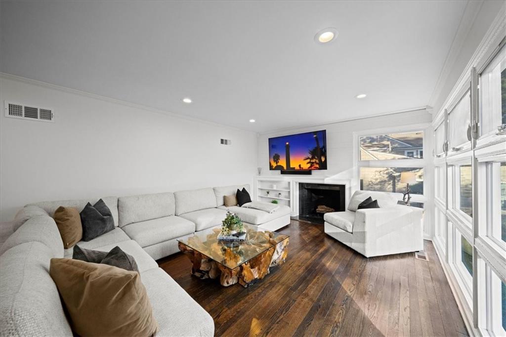 1259 W 67th Terrace