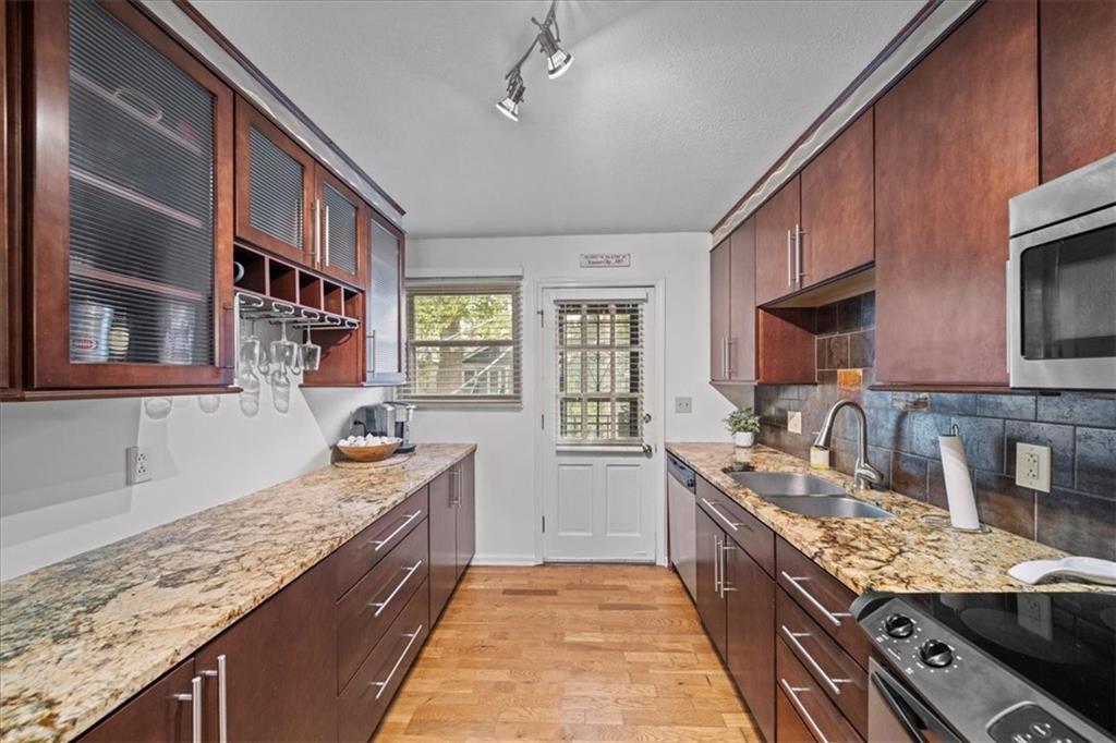 4616 Holly Street Unit: 6