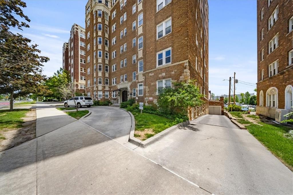 309 Emanuel Cleaver II Boulevard Unit: 704