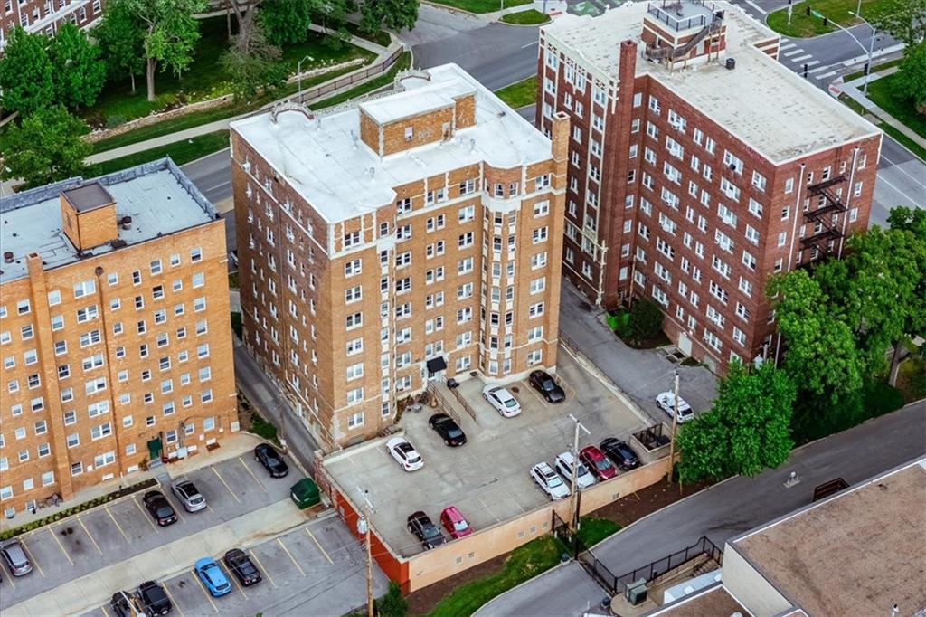 309 Emanuel Cleaver II Boulevard Unit: 704