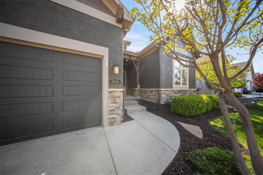 19521 W 100th Street