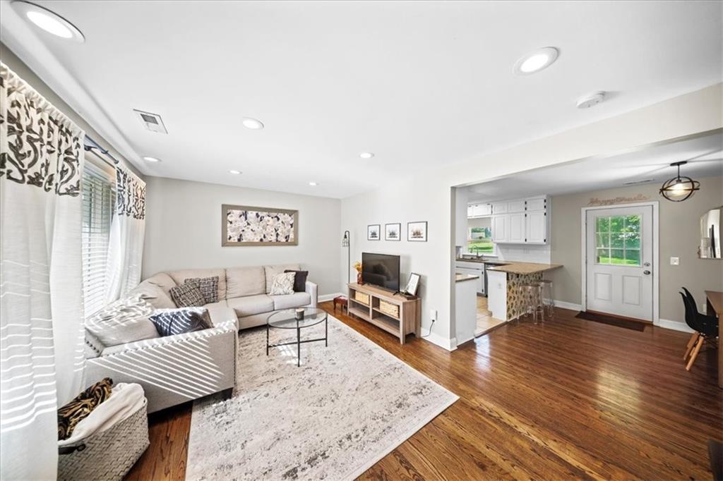 7007 Woodward Street