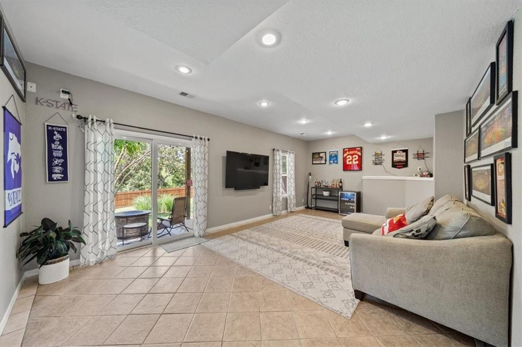 1548 S 105th Court
