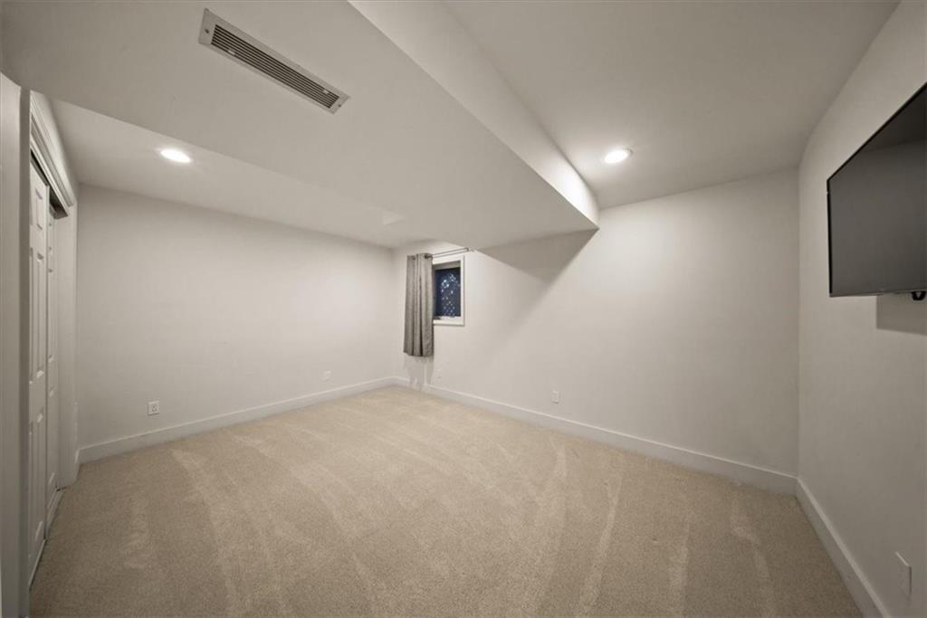 14302 Russell Street