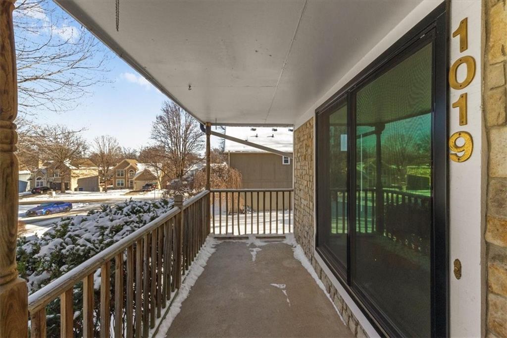 1019 E New London Drive