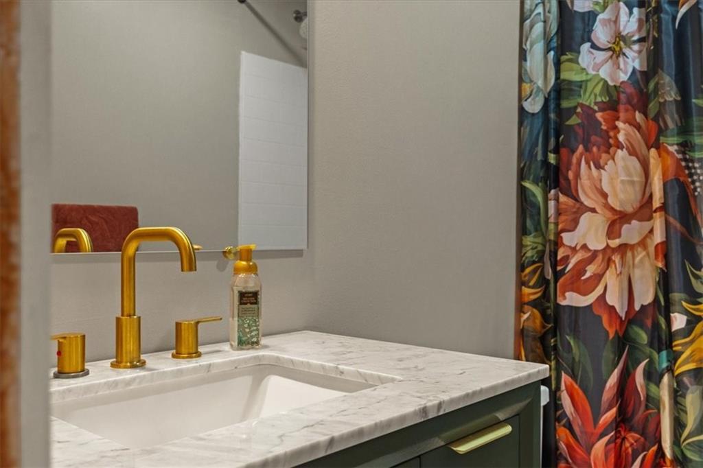 1019 E New London Drive