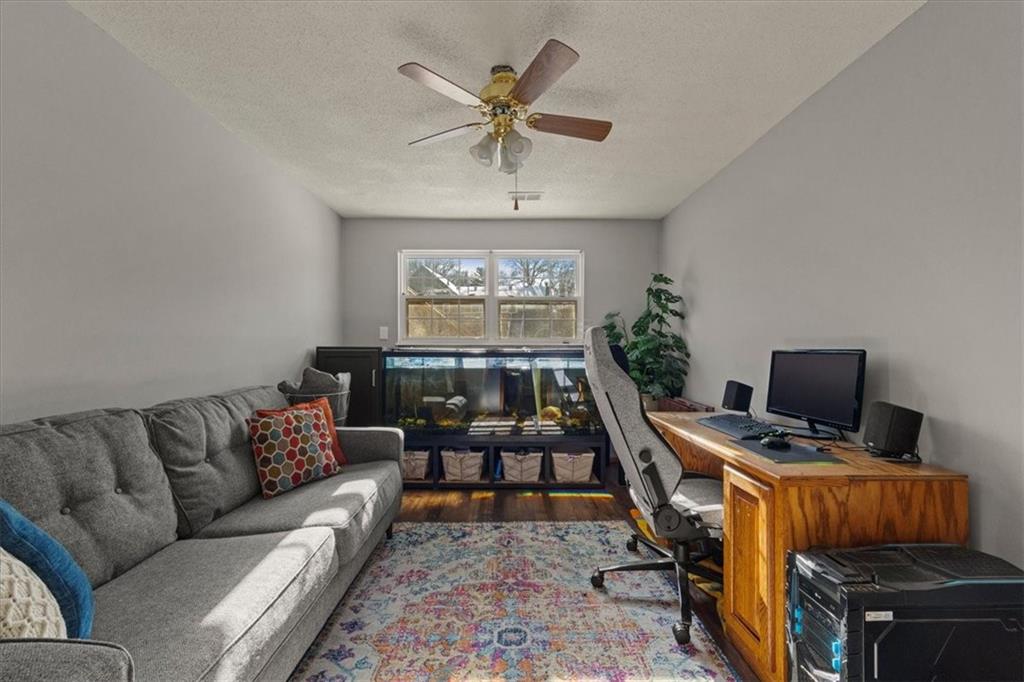 1019 E New London Drive