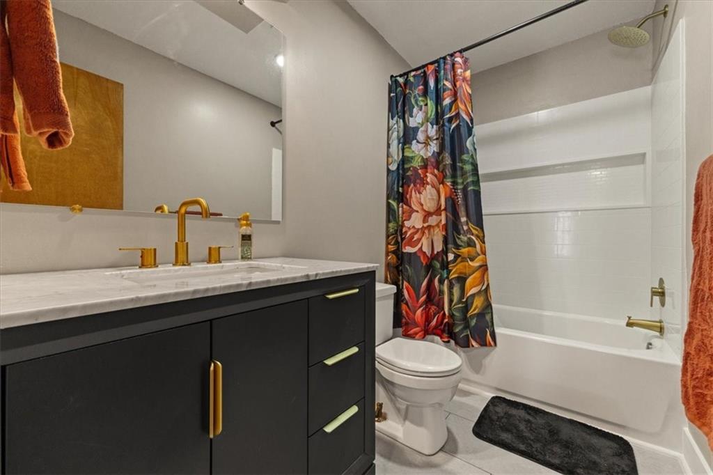 1019 E New London Drive