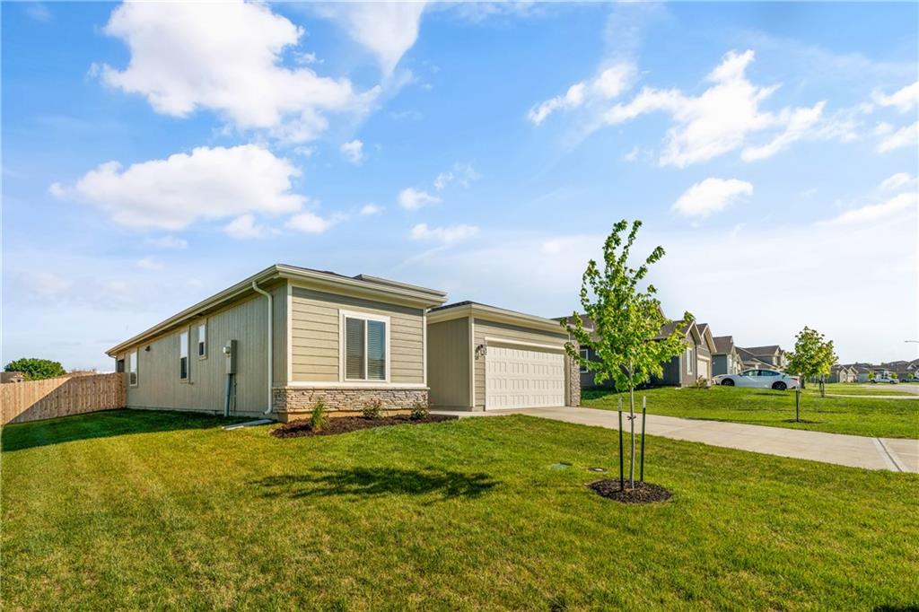 1592 Grayhawk Drive