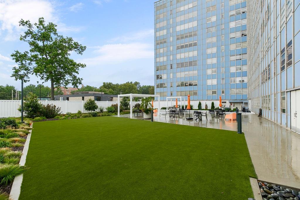 333 W Meyer Boulevard Unit: 615