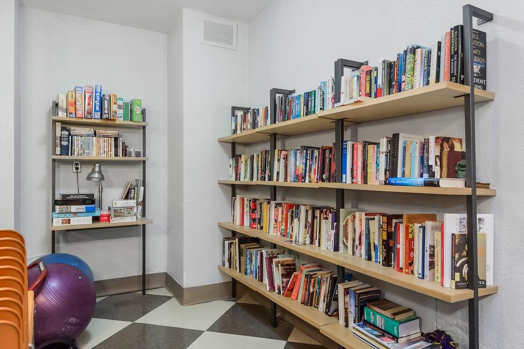 333 W Meyer Boulevard Unit: 615