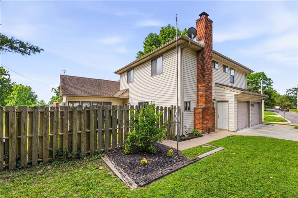 5233 NW Old Pike Road