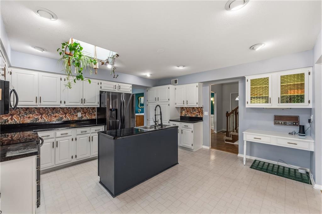 5233 NW Old Pike Road