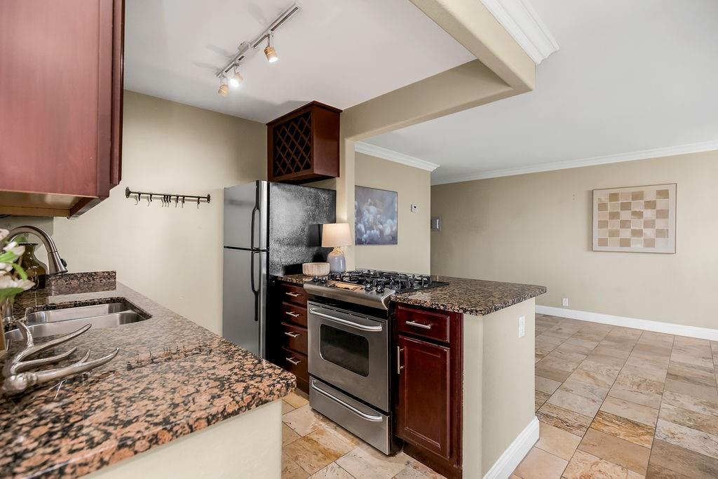 700 E 8th Street Unit: 5K