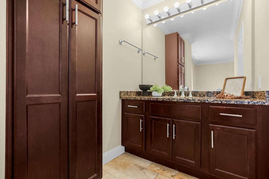 700 E 8th Street Unit: 5K