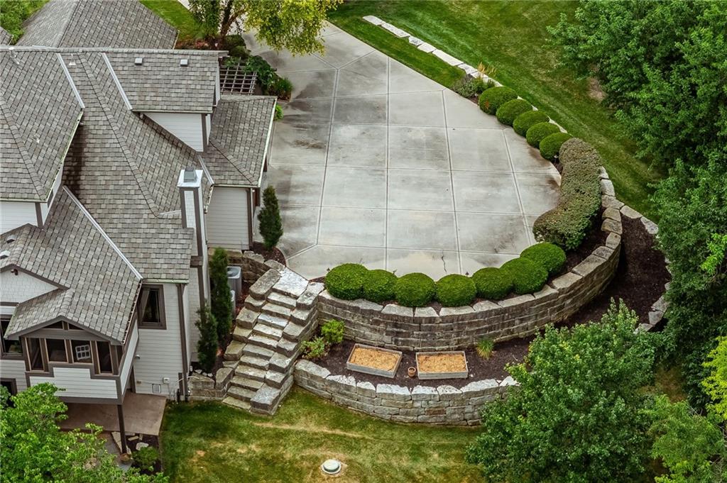 7435 Deer Ridge Drive