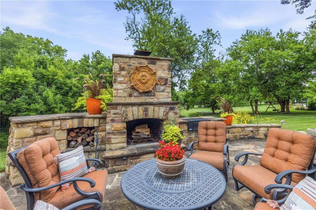 7435 Deer Ridge Drive