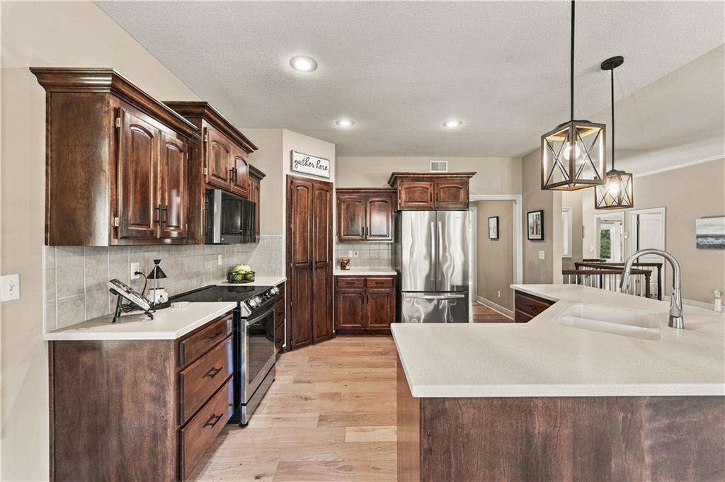 14325 Manor Court