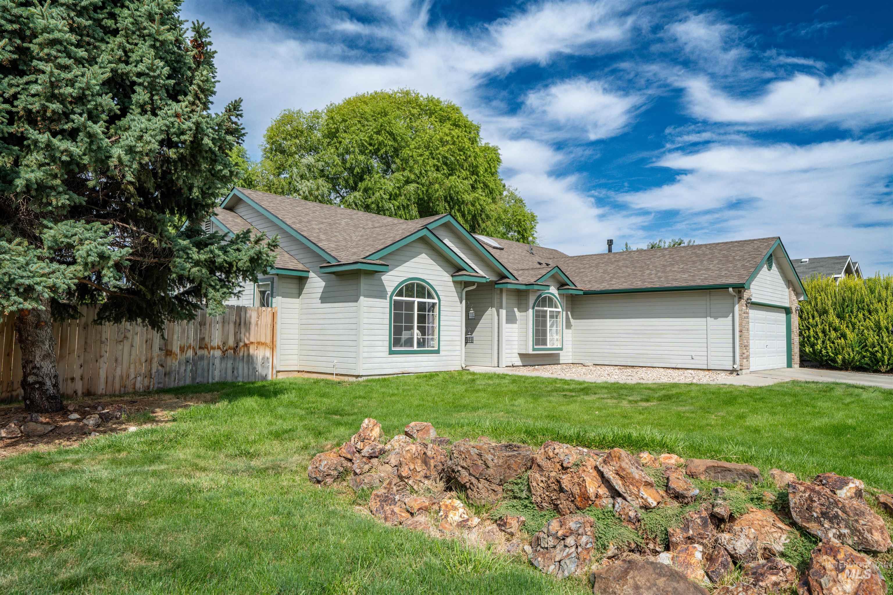 2145 N Shamrock Ave