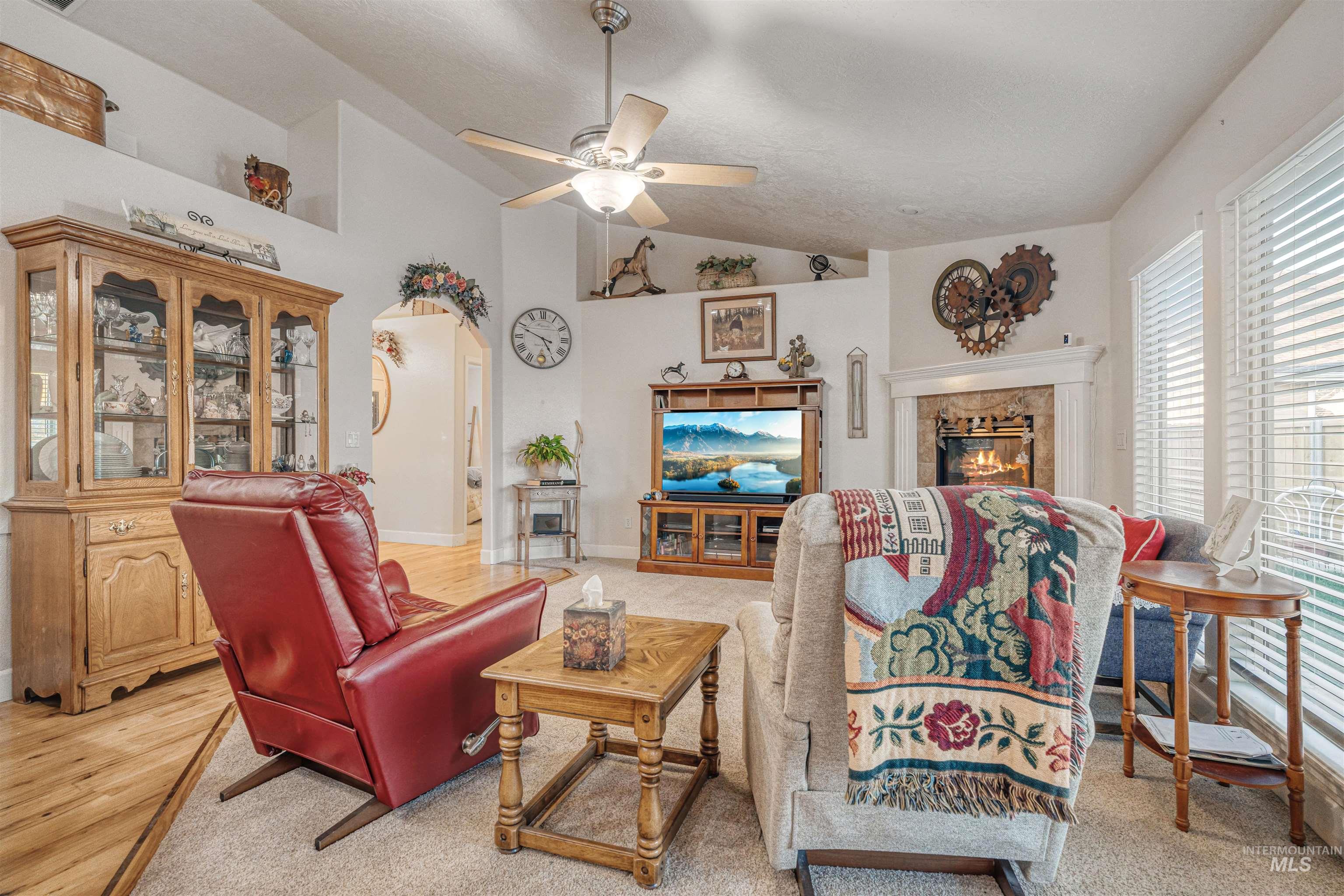 586 S Red Oak Ave