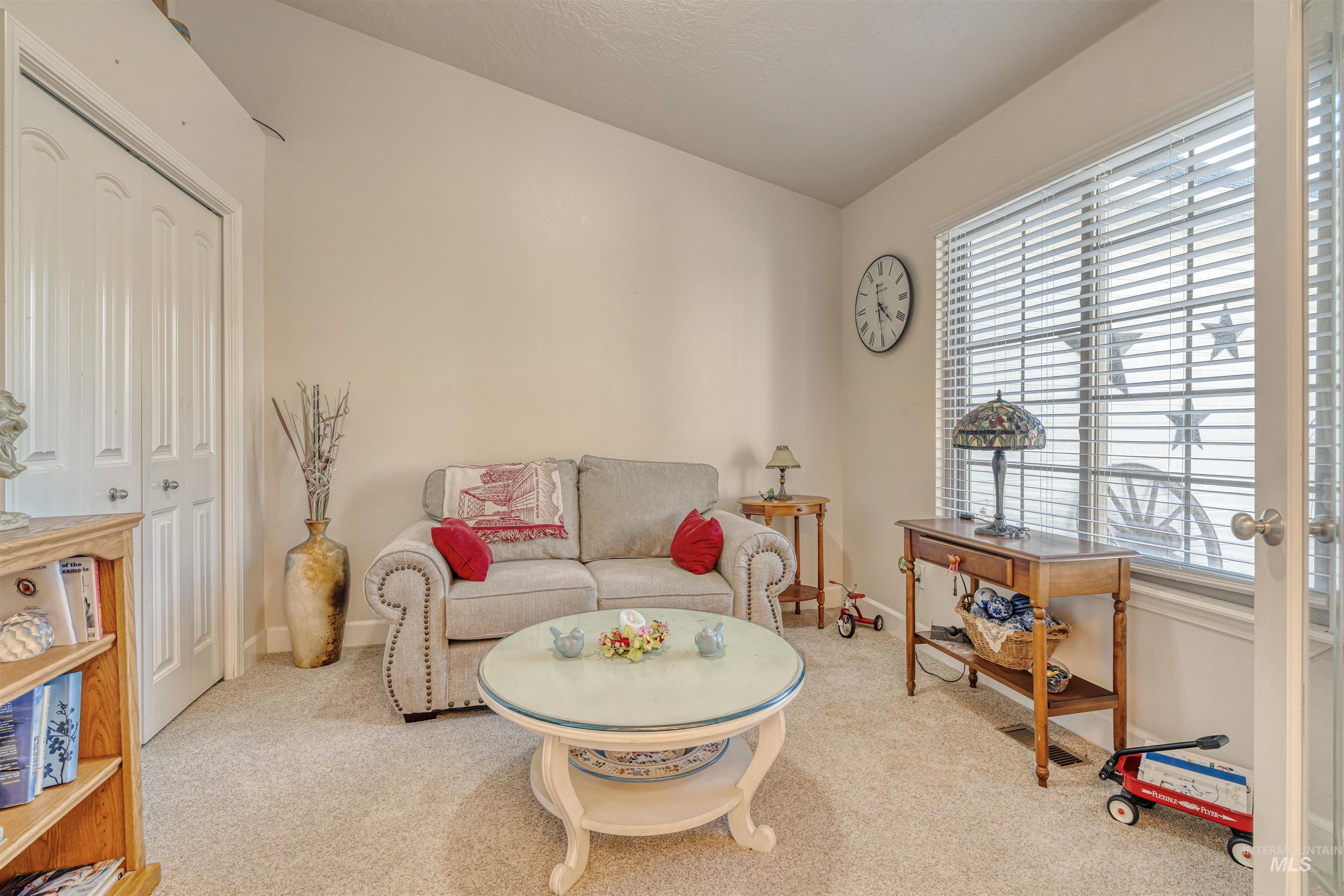 586 S Red Oak Ave