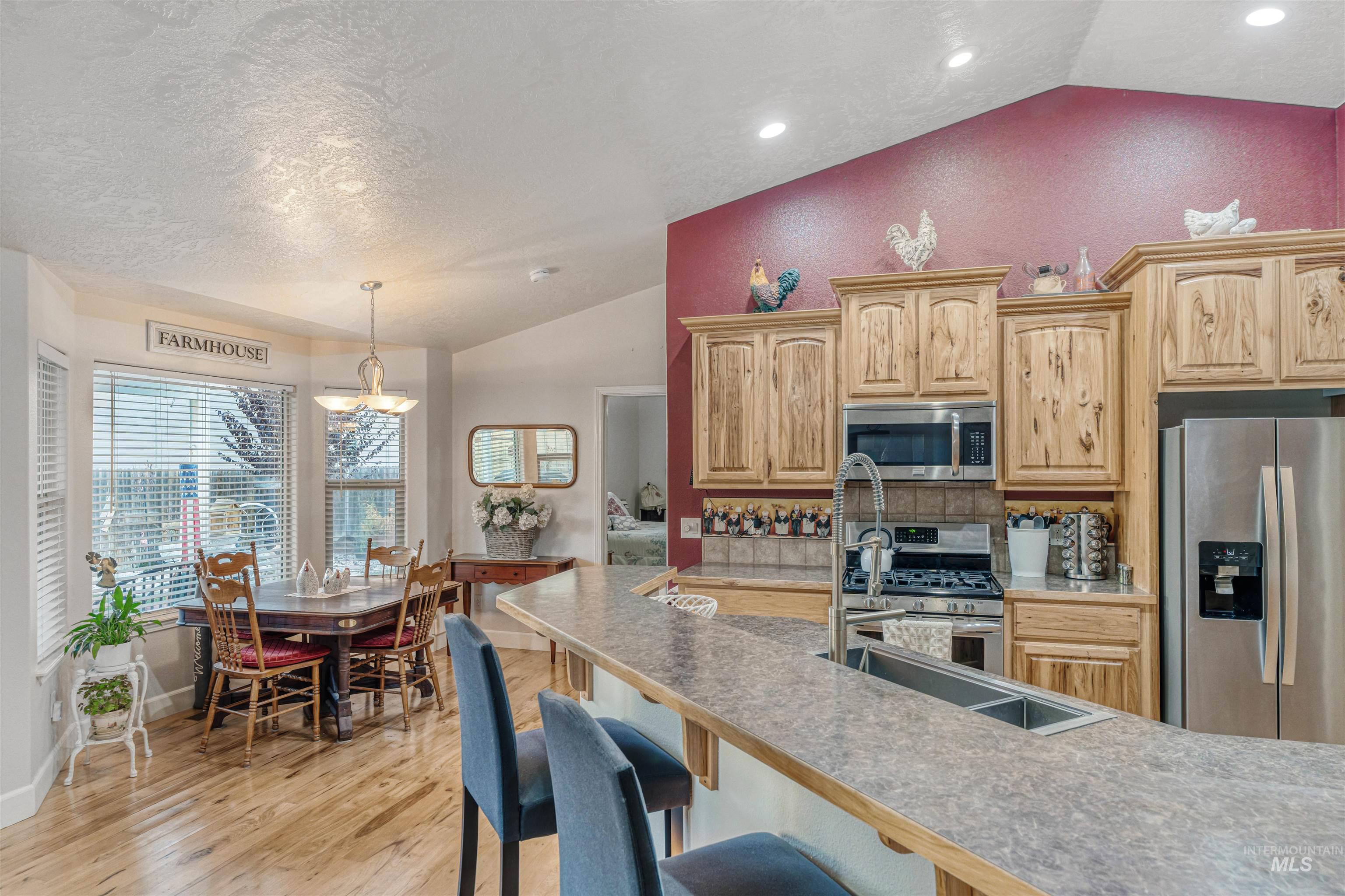 586 S Red Oak Ave