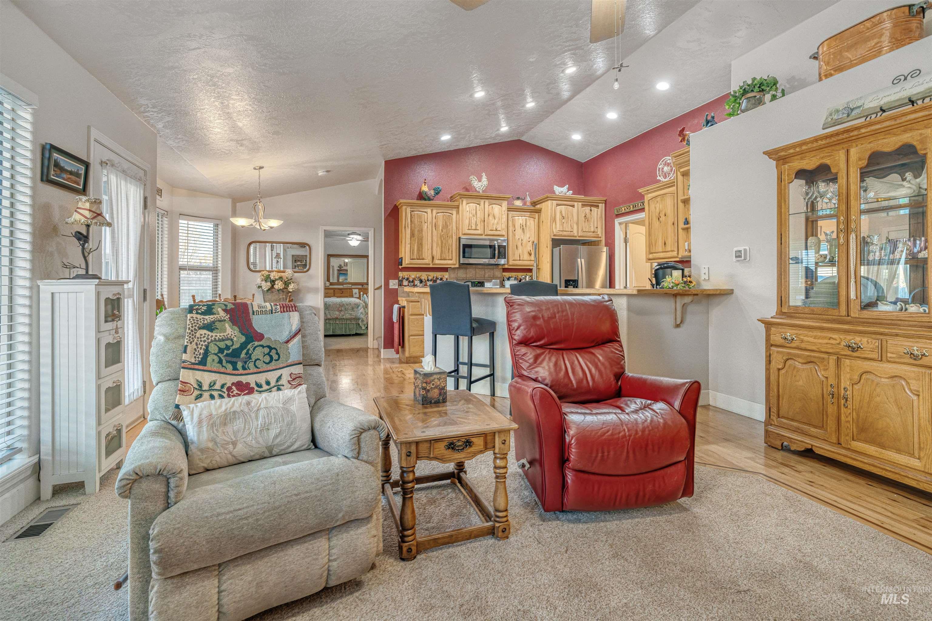 586 S Red Oak Ave