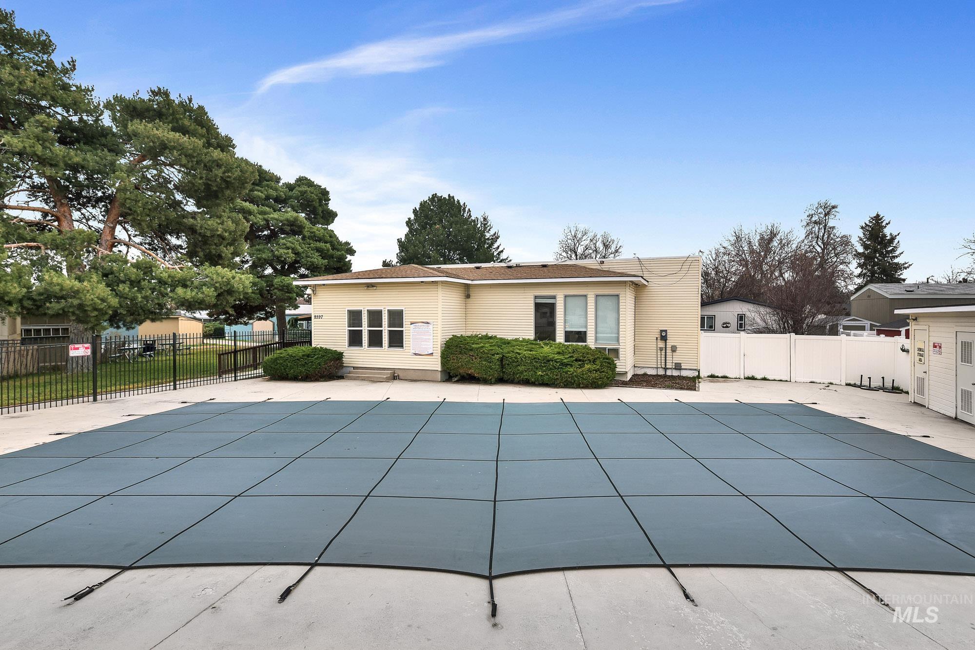 8483 W Irving Ln