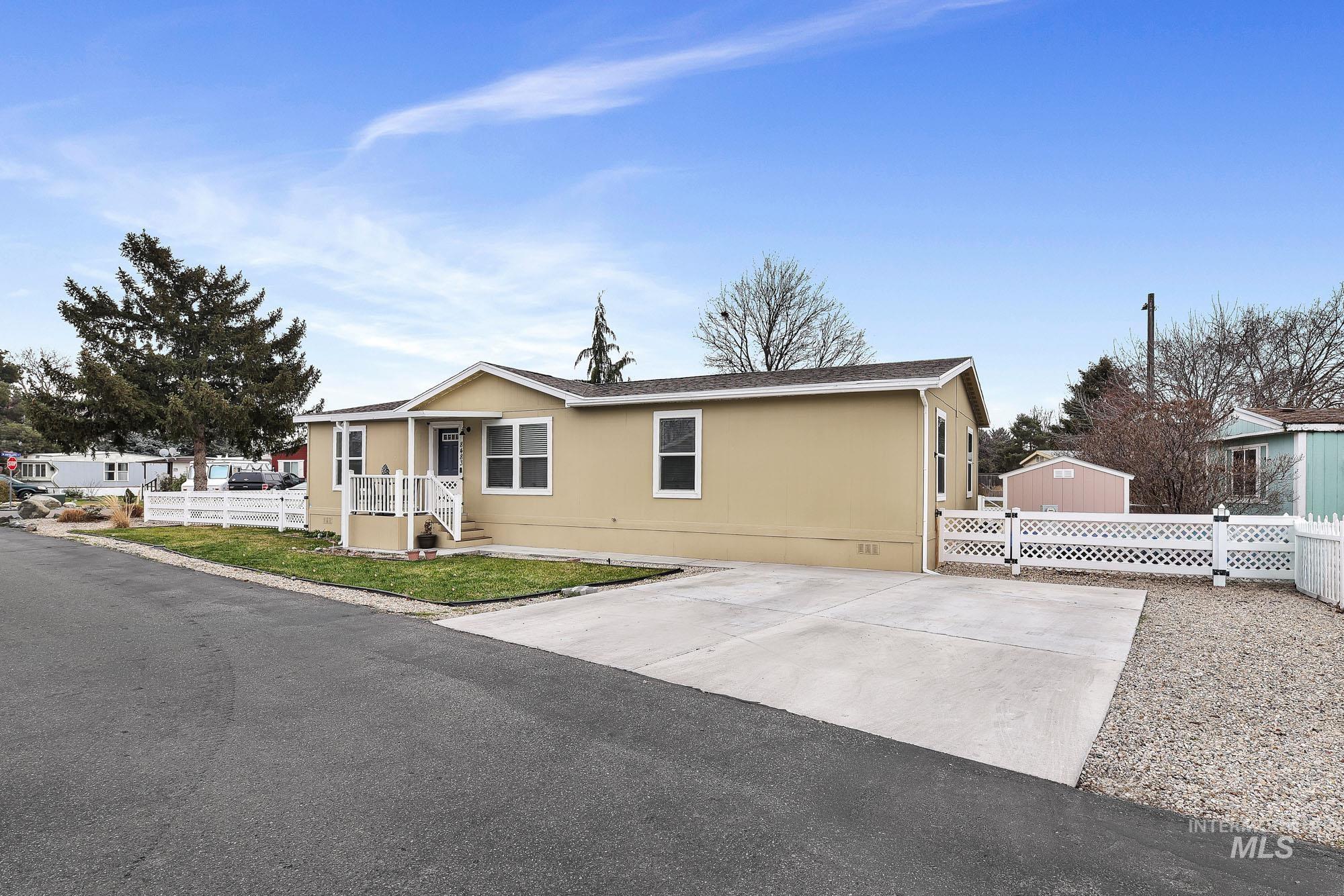 8483 W Irving Ln