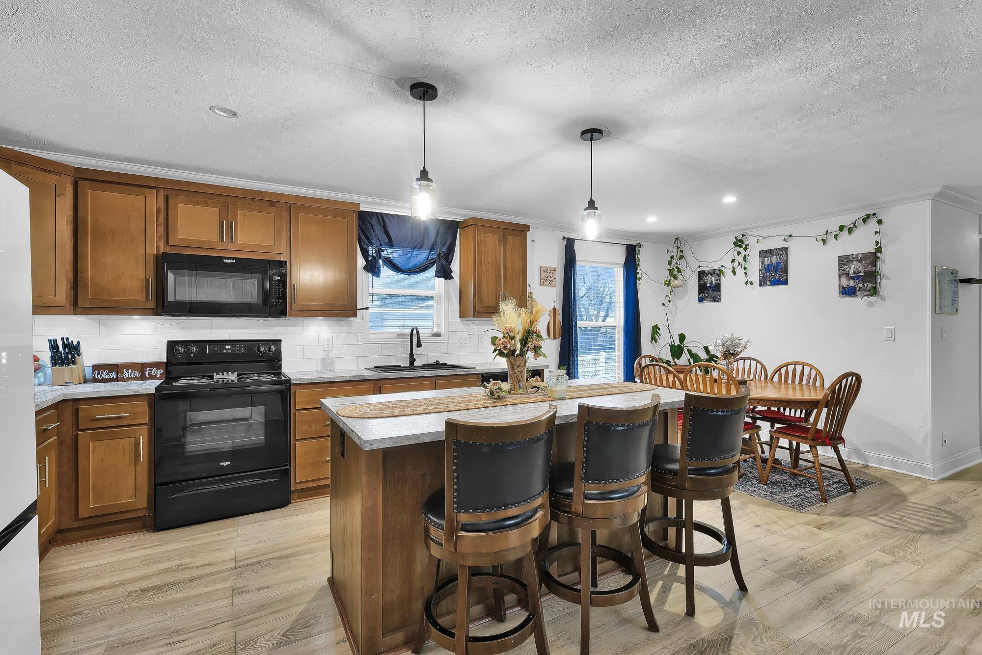 8483 W Irving Ln