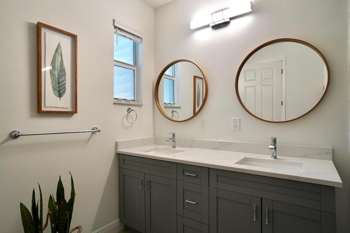 229 N Latitude Circle