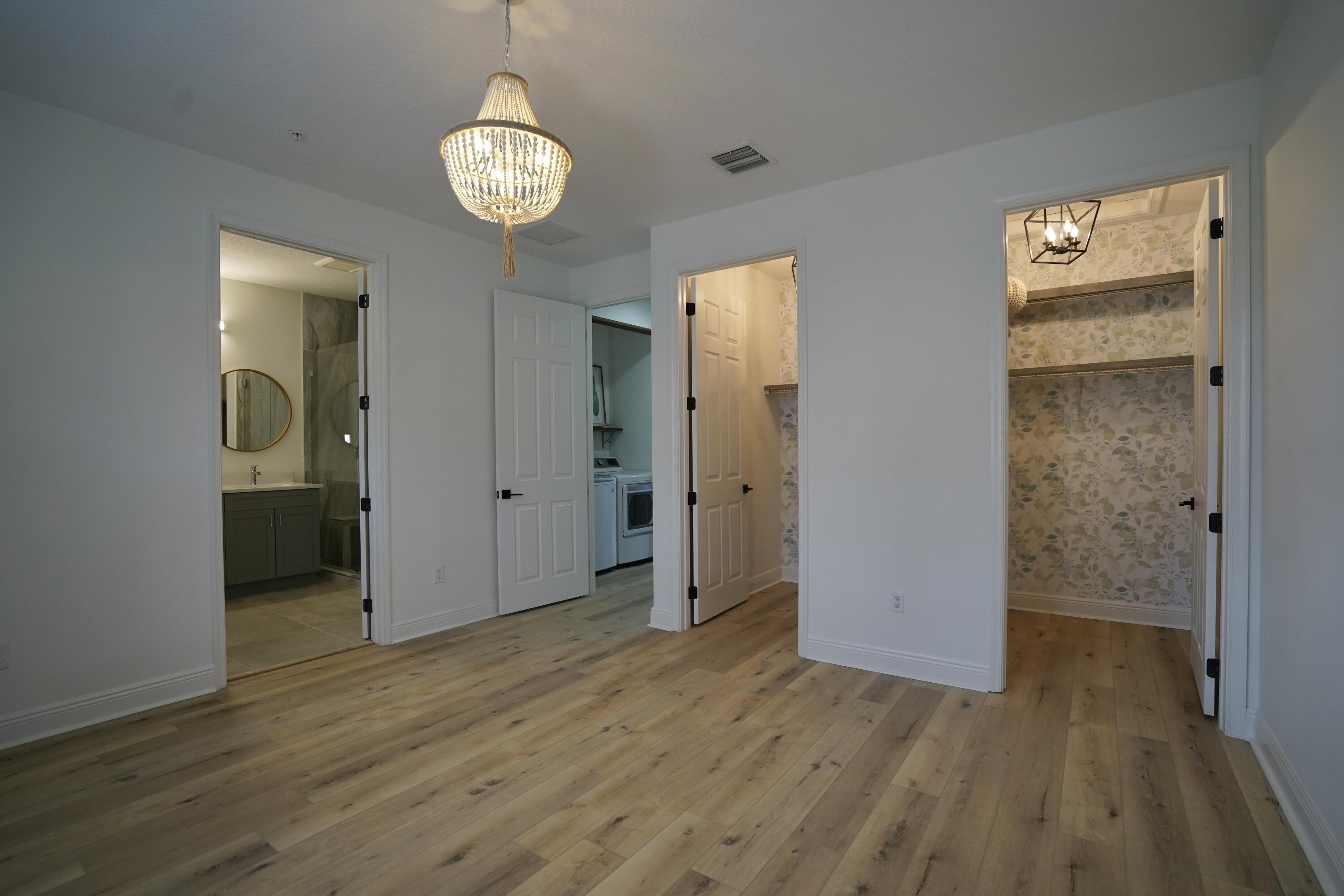 229 N Latitude Circle