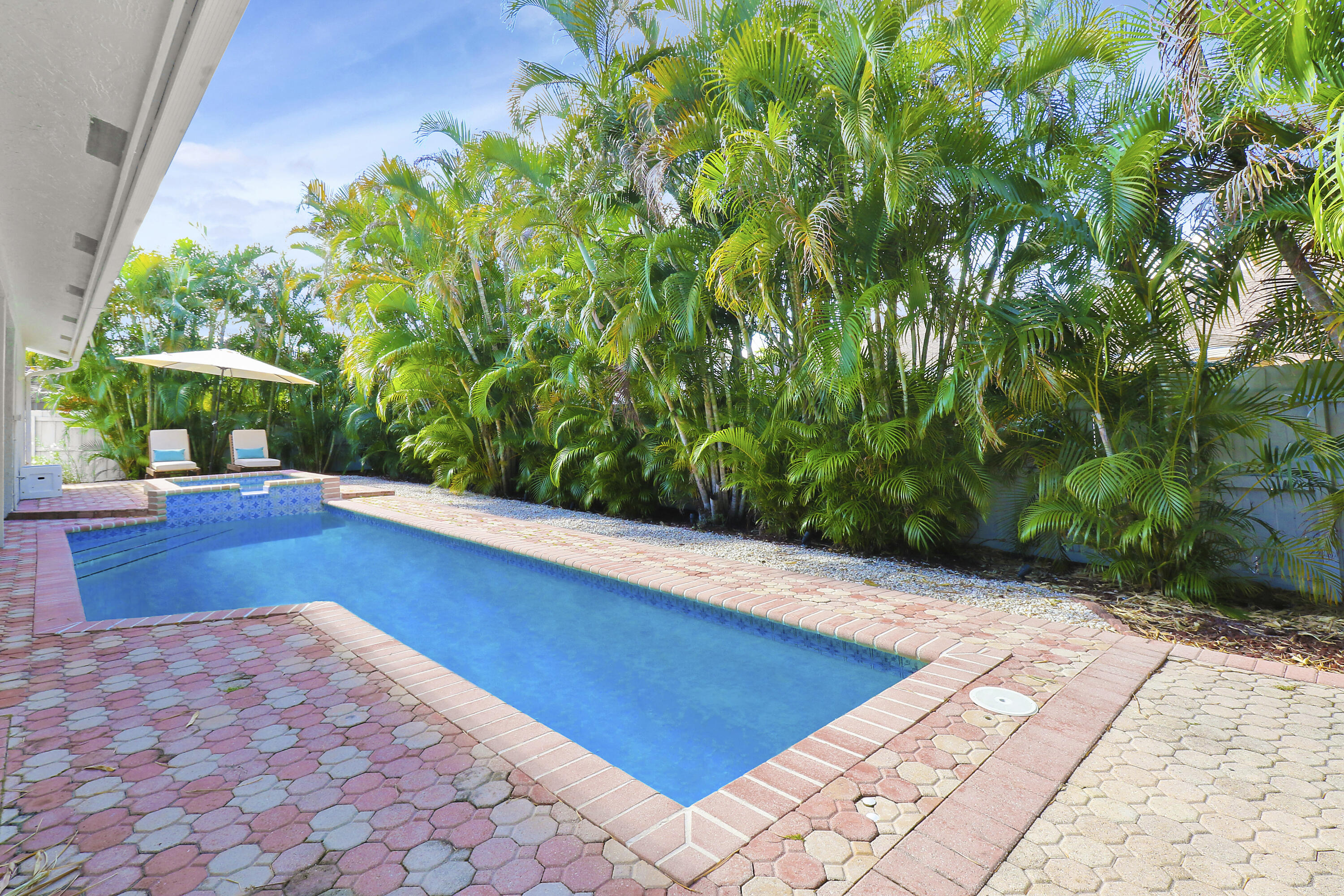 17723 Foxglove Lane