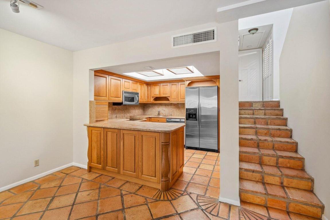 250 S Ocean Boulevard 261