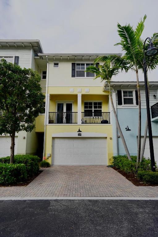 229 N Latitude Circle