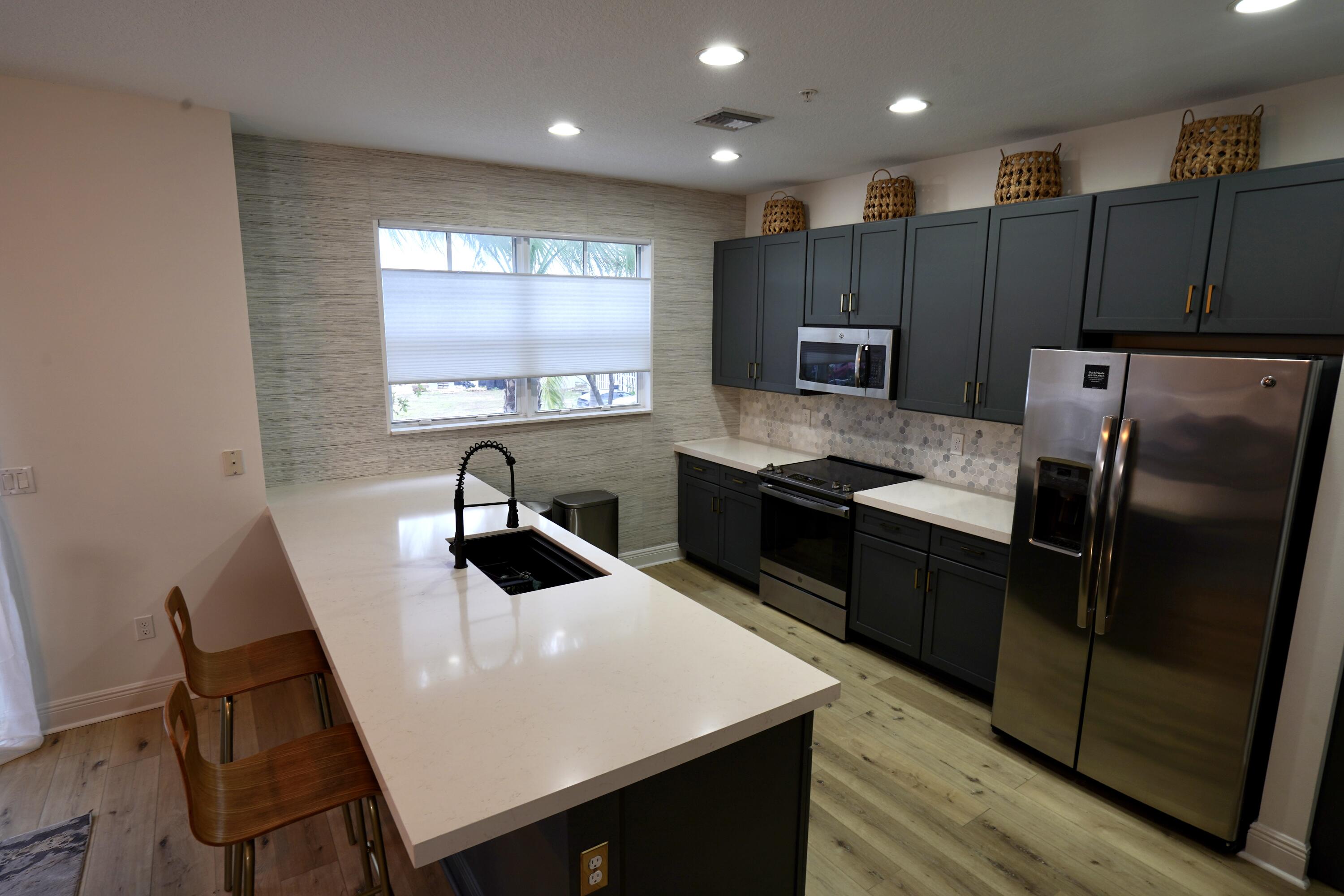 229 N Latitude Circle