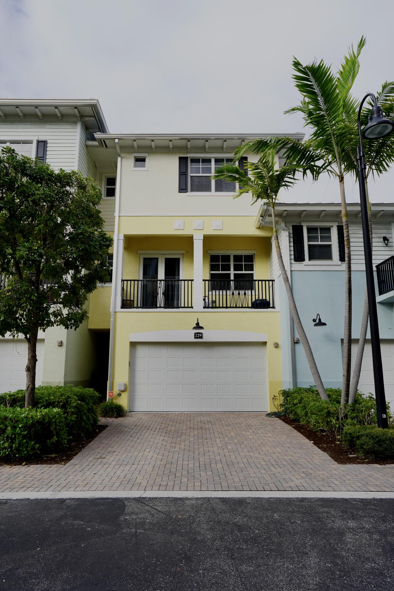 229 N Latitude Circle