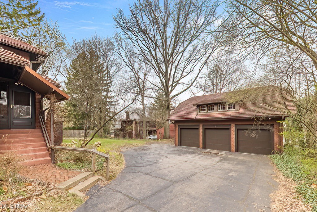245 Merriman Road