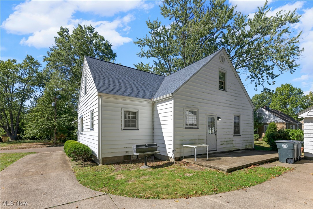787 Shoshone Avenue
