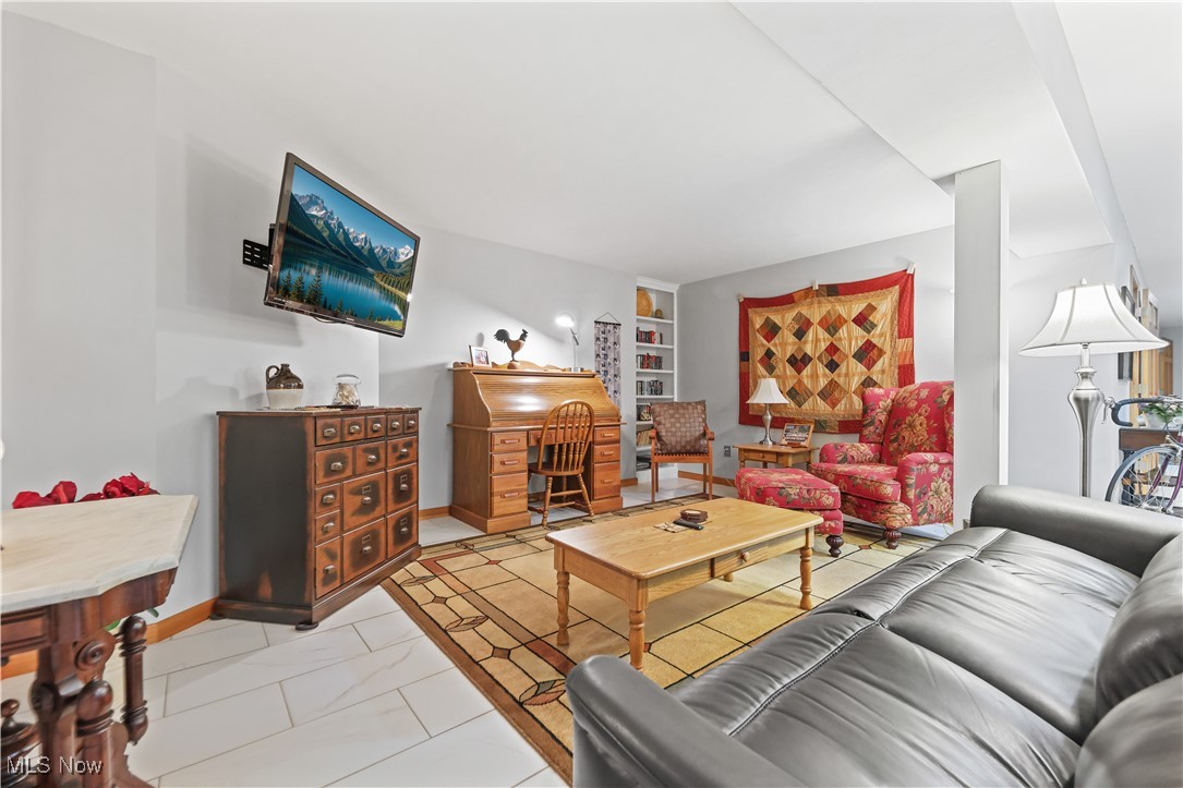 2011 E Swan Lake Circle