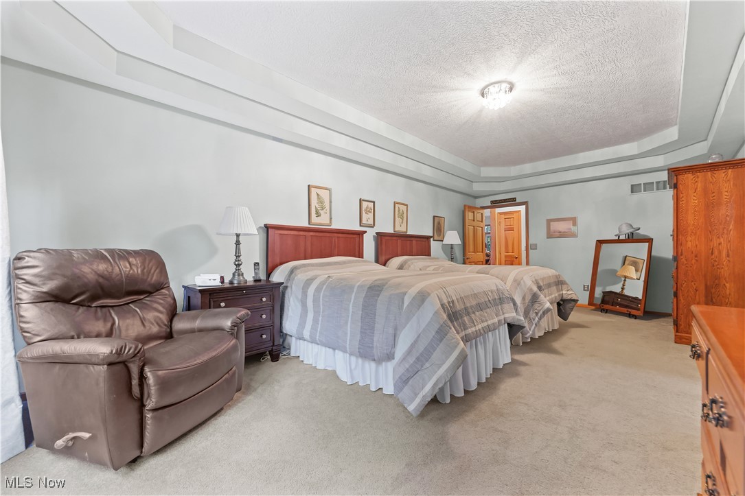 2011 E Swan Lake Circle