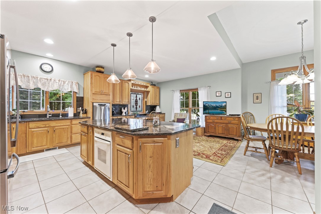 2011 E Swan Lake Circle