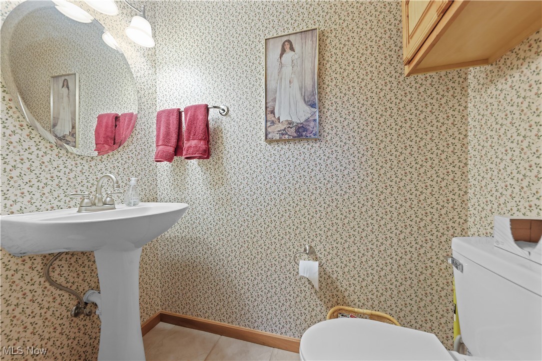 2011 E Swan Lake Circle