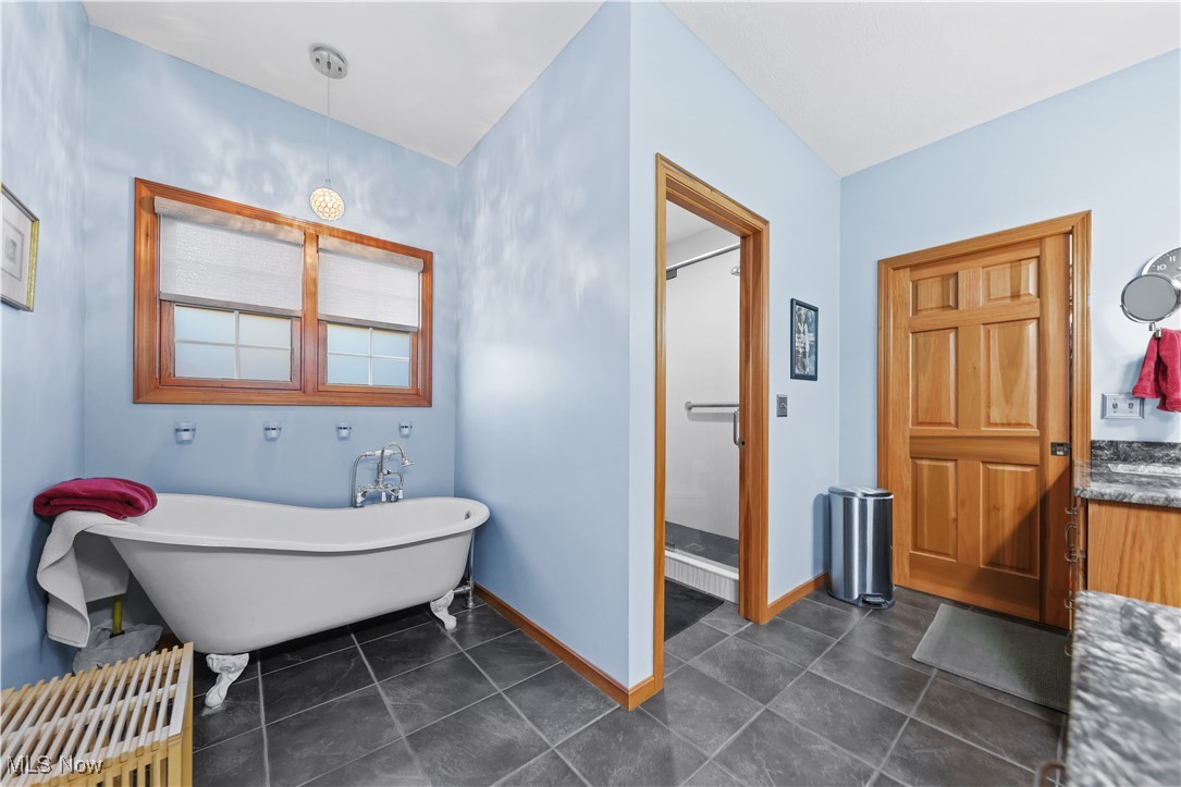 2011 E Swan Lake Circle